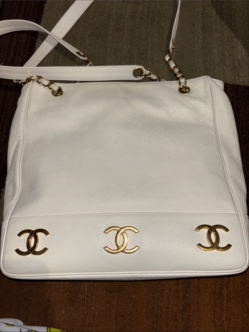 Chanel White Leather Shoulder Bag with Gold Double-C Logo